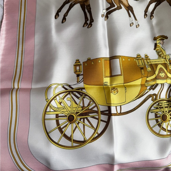 Hermès Coach & Saddle silk scarf in a signature orange box. - Picture 5 of 12